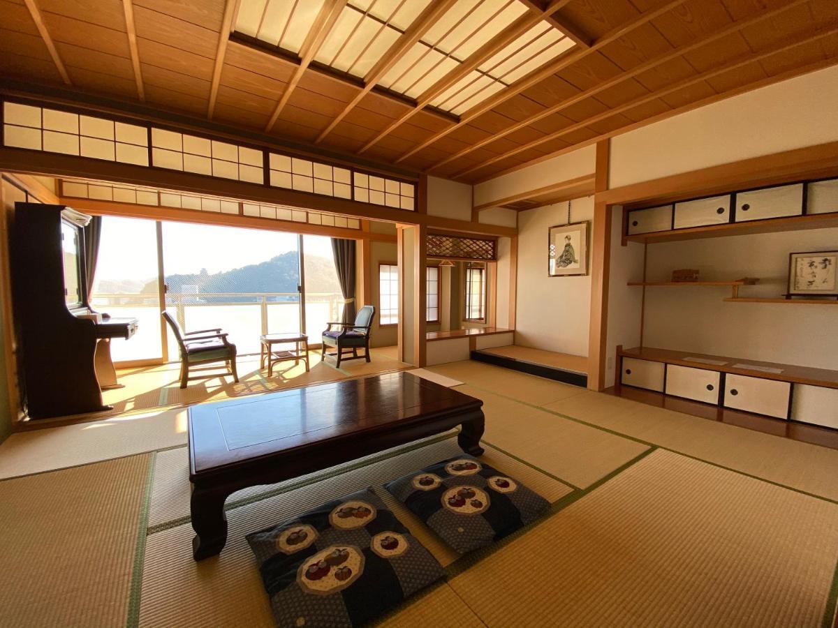 Atami Onsen Guest House Megumi Екстериор снимка