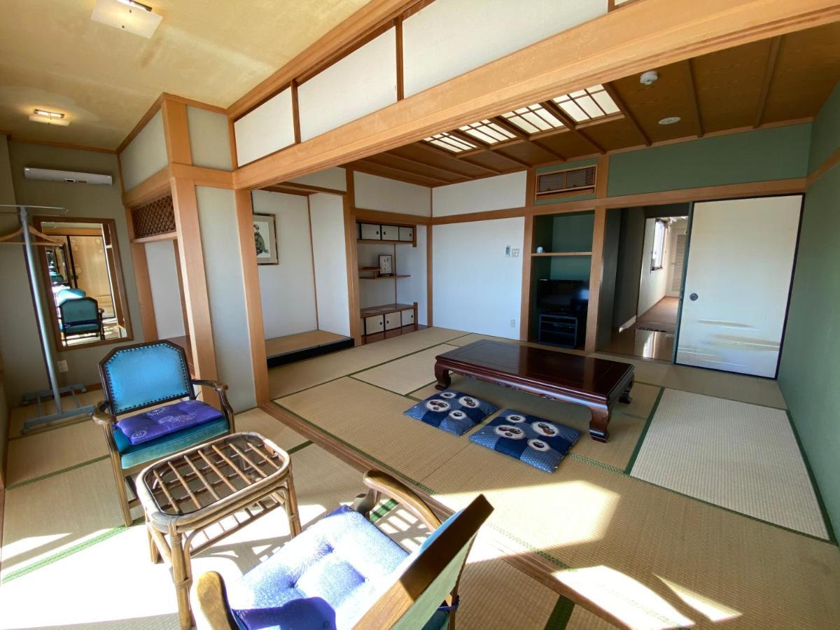 Atami Onsen Guest House Megumi Екстериор снимка