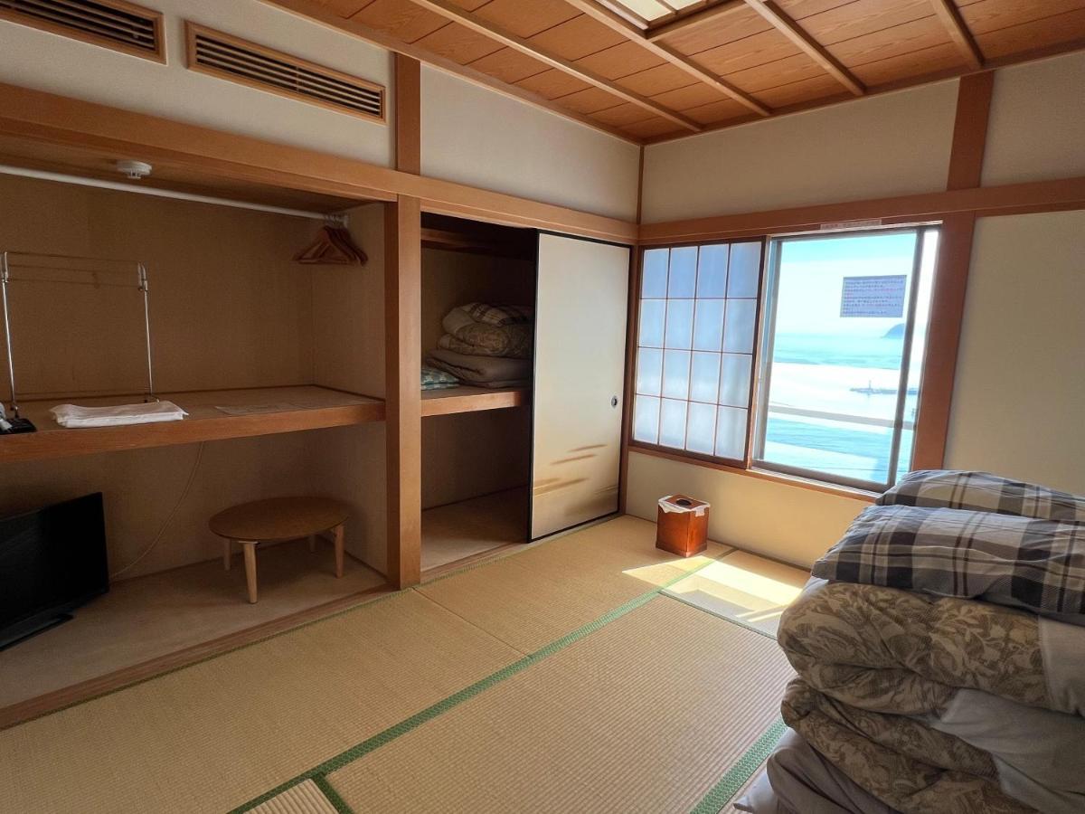 Atami Onsen Guest House Megumi Екстериор снимка