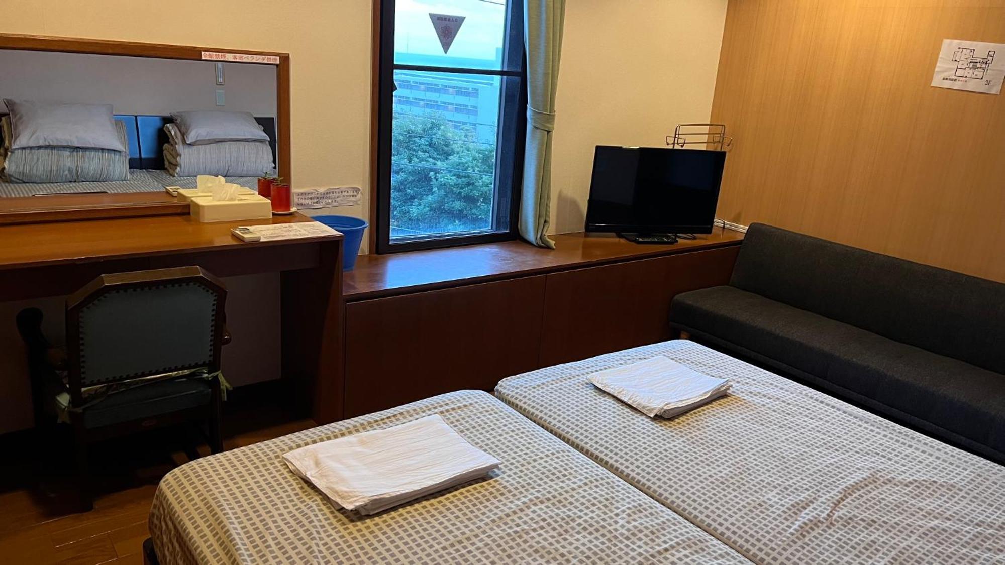 Atami Onsen Guest House Megumi Екстериор снимка